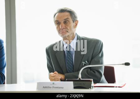 Milano, firma del protocollo d'intesa tra regione Lombardia e Eni Spa a Palazzo Lombardia. Nella foto: Attilio Fontana Foto Stock