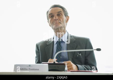 Milano, firma del protocollo d'intesa tra regione Lombardia e Eni Spa a Palazzo Lombardia. Nella foto: Attilio Fontana Foto Stock