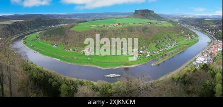 Vista panoramica sul fiume Elba dalla fortezza di Konigstein in cima alle montagne di arenaria dell'Elba, Konigstein, Sassonia, Germania Foto Stock