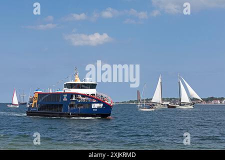 Fjord Ferry, Vela Elegant, barche a vela, monumento navale, Laboe, Kieler Woche, Kiel Fjord, Kiel, Schleswig-Holstein, Germania Foto Stock