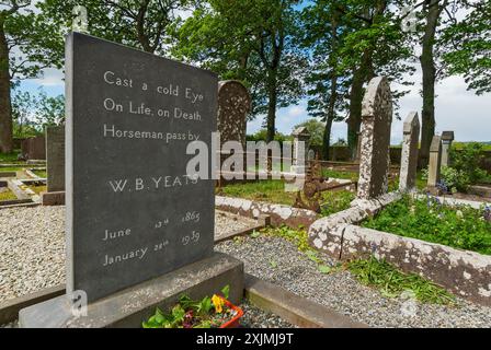 Irlanda, Contea di Sligo, Drumcliffe (alias Drumcliff) tomba di William Butler Yeats Foto Stock