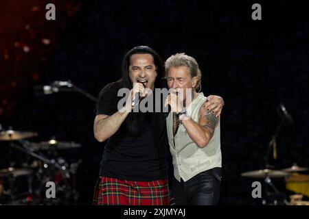 Peter Maffay e Bülent Ceylan. 18.07.2024 spielte Peter Maffay im Rahmen Seiner Farewell-Tour ein Konzert im Deutsche Bank Park a Francoforte sul meno. MIT dabei waren Gäste wie Anastacia, Johannes Oerding und Bülent Ceylan. *** Peter Maffay e Bülent Ceylan il 18 luglio 2024, Peter Maffay suonò un concerto al Deutsche Bank Park di Francoforte sul meno come parte del suo Farewell Tour, con ospiti tra cui Anastacia, Johannes Oerding e Bülent Ceylan KONZPETERMAFFAY Foto Stock