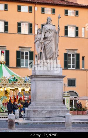 Statua di Maria Luisa di Borbone in Piazza Napoleone a Lucca, Toscana, Italia Foto Stock