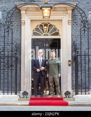 Londra, Inghilterra, Regno Unito. 19 luglio 2024. Il primo ministro britannico KEIR STARMER dà il benvenuto al presidente dell'Ucraina VOLODYMYR ZELENSKYY al 10 di Downing Street. (Credit Image: © Tayfun Salci/ZUMA Press Wire) SOLO PER USO EDITORIALE! Non per USO commerciale! Foto Stock