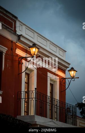 Dettagli della casa nel centro della città di epoca coloniale spagnola, Antigua, Guatemala, America centrale Foto Stock