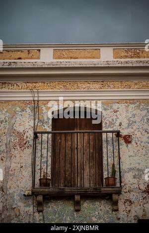 Dettagli della casa nel centro della città di epoca coloniale spagnola, Antigua, Guatemala, America centrale Foto Stock