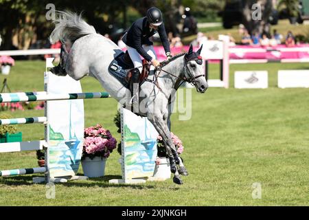 Max Kühner d'Austria con EIC Quantum Robin V durante il CSI5* Prix Mars & Co al Jumping International de Dinard il 19 luglio 2024, Dinard, Francia (foto di Maxime David - MXIMD Pictures) Foto Stock