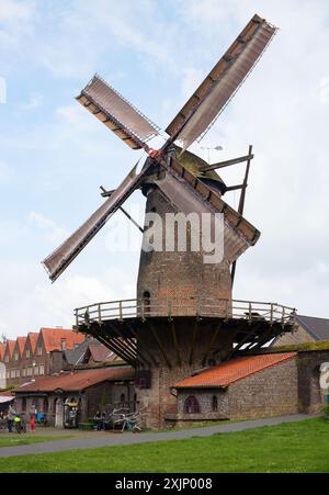 XANTEN, GERMANIA - 1 GIUGNO 2024: Vista sul Kriemhildmuhle, un vecchio mulino a vento nel centro storico di Xanten. Foto Stock