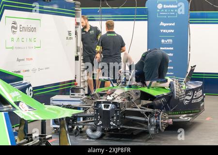 Londra, Regno Unito. 19 luglio 2024. Dietro le quinte, Pitlane Walk al Campionato del mondo ABB FIA di Formula e, corse completamente elettriche, che si terrà questo fine settimana all'Excel di Londra. Royal Docklands. Credito: Glosszoom/Alamy Live News Foto Stock