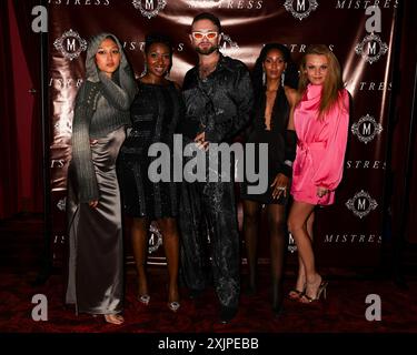 Londra, Regno Unito. 18 luglio 2024. Phoebe Htike alias PHE, Elizabeth Adeyemi alias Funmige, Anthony Hughes, Patrice Richards alias Tricey R e Alexa Pol partecipano all'Alan Endfield's Summer Party alla Mistress of Mayfair di Mayfair, Londra. (Foto di Cat Morley/SOPA Images/Sipa USA) credito: SIPA USA/Alamy Live News Foto Stock