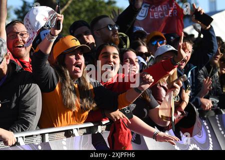 Giorno 1 del Gran Premio di Formula 1 australiano Rolex 2024 presso il circuito di Albert Park, Melbourne, Victoria, il 21 marzo 2024. Appassionati di F1 che mostrano la loro passione... Foto Stock