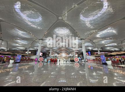 Cancelli di partenza internazionali presso l'aeroporto Ataturk di Istanbul Foto Stock