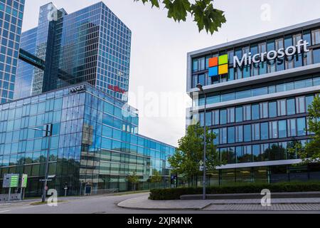 Logo Microsoft presso l'ufficio aziendale situato a Monaco, Germania Foto Stock