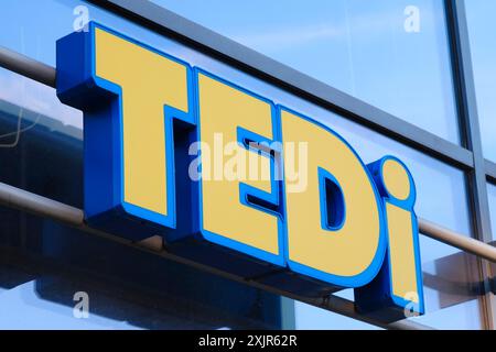 Tedi, Discounter, facciata con cartello e logo, Wuppertal, Renania settentrionale-Vestfalia, Germania Foto Stock
