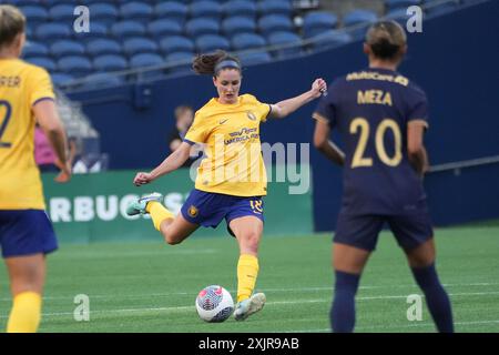 Seattle, Stati Uniti. 19 luglio 2024. Il difensore degli Utah Royals Kaleigh Riehl (18) sgombra una palla in un match della NWSL x LIGA MX Femenil Summer Cup, Seattle Reign FC al Lumen Field di Seattle, Washington, il 19 luglio 2024. (Foto di Nate Koppelman/Sipa USA) credito: SIPA USA/Alamy Live News Foto Stock