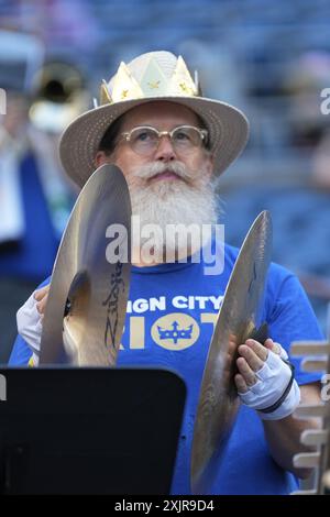 Seattle, Stati Uniti. 19 luglio 2024. Un membro del Reign City Riot, la band del Seattle Reign FC, suona prima in una partita della NWSL x LIGA MX Femenil Summer Cup al Lumen Field di Seattle, Washington, il 19 luglio 2024. (Foto di Nate Koppelman/Sipa USA) credito: SIPA USA/Alamy Live News Foto Stock