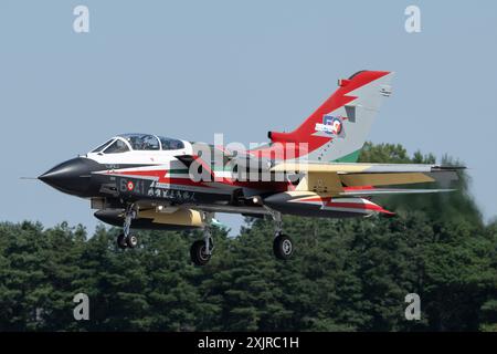 Cirencester, Regno Unito. 19 luglio 2024. Panavia A-200A Tornado di 6 STORMO Italian Air Force durante il Royal International Air Tattoo 2024 presso RAF Fairford, Cirencester, Regno Unito, 19 luglio 2024 (foto di Cody Froggatt/News Images) a Cirencester, Regno Unito, il 19/7/2024. (Foto di Cody Froggatt/News Images/Sipa USA) credito: SIPA USA/Alamy Live News Foto Stock