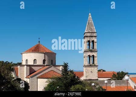 Monastero francescano e campanile della chiesa a Makarska - Croazia Foto Stock