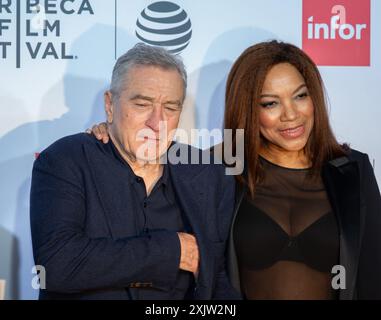 21 aprile 2016 - New York City, USA: Robert de Niro e Grace Hightower partecipano alla proiezione del 40° anniversario del 'taxi driver' durante la 15° Tribeca Foto Stock