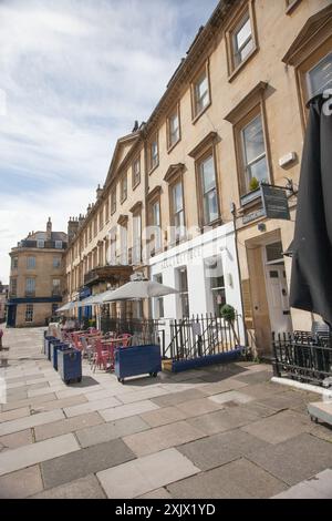 Vista di George Street a Bath, Somerset nel Regno Unito Foto Stock