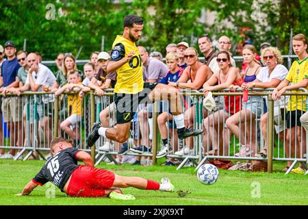 Hoeven, Paesi Bassi. 20 luglio 2024. HOEVEN, 20-07-2024. Sportpark Achter 't Hof. Partita amichevole della stagione calcistica olandese Eredivisie 2024-2025. Giocatore NAC Chakir Chouradi durante la partita NAC - Excelsior (amichevole ). Crediti: Pro Shots/Alamy Live News Foto Stock