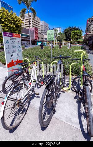 Noleggio biciclette, Bonifacio Global City High Street, BGC, Manila, Filippine Foto Stock