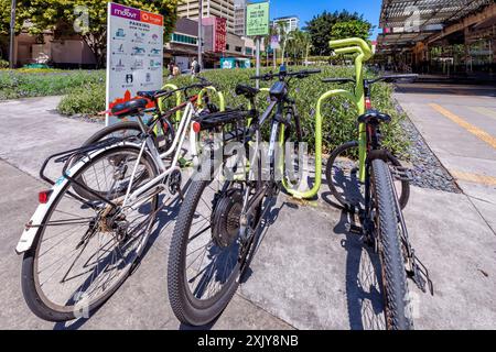 Noleggio biciclette, Bonifacio Global City High Street, BGC, Manila, Filippine Foto Stock