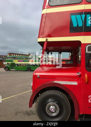 Autobus a due piani classici Devon General in mostra a Exeter nel Devon, Inghilterra Foto Stock