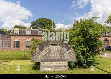 Veenhuizen, Paesi Bassi - 8 luglio 2024: Vista frontale e ingresso della prigione di Esserheem nei Paesi Bassi. La prigione è ancora in uso. Foto Stock