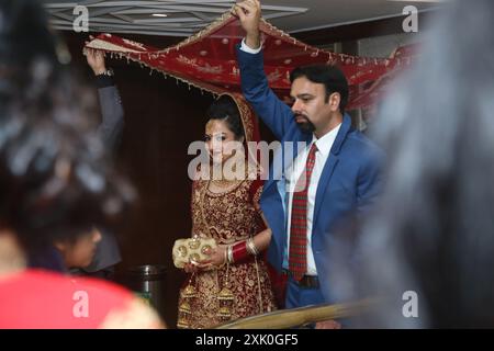 Chandigarh, India-20th July2024 un matrimonio tradizionale indiano indù, cerimonia e celebrazione di sposi. Foto Stock