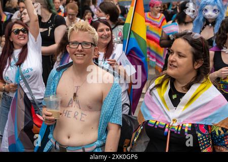 Newcastle upon Tyne, Regno Unito. 20 luglio 2024. Northern Pride sfilata attraverso la città. Il tema di quest'anno era "inapologicamente visibile”. Crediti: Hazel Plater/Alamy Live News Foto Stock