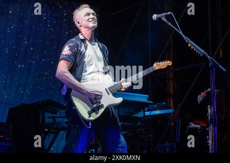 Music Concert - Nick Mason S Saucerful of Secrets - Set the Control Tour Gary Kemp suona la chitarra durante le esibizioni dal vivo con Nick Mason Saucerful of Secrets band per il Set Controls UK e Europe Tour 2024, il 9 luglio 2024 a Vicenza, Italia. Vicenza Piazza dei signori Italia Copyright: XRobertoxTommasinix/xLiveMediax LPM 1449660 Foto Stock