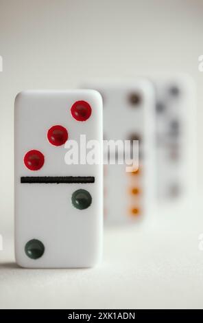 Natura morta dei pezzi di domino Foto Stock