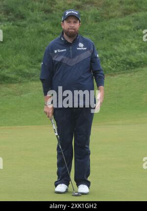 Troon, Regno Unito. 20 luglio 2024. L'irlandese Shane Lowry sotto la pioggia durante il terzo round al 152° Open Championship al Royal Troon Golf Club di Troon, in Scozia, sabato 20 luglio 2024. Foto di Hugo Philpott/UPI credito: UPI/Alamy Live News Foto Stock