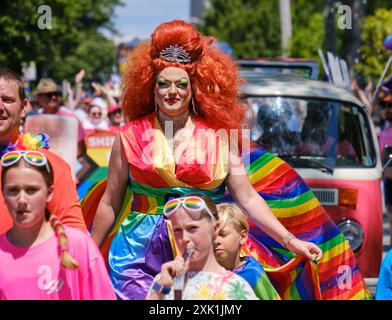 Halifax, nuova Scozia, Canada. 20 luglio 2024. Partecipante alla parata dell'orgoglio di Halifax del 2024. Crediti: Meanderingemu/Alamy Live News Foto Stock