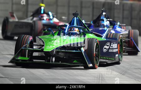 Sebastien Buemi di Envision Racing nel primo giorno dell'e-Prix di Londra di Hankook 2024 all'Excel Circuit di Londra. Data foto: Sabato 20 luglio 2024. Foto Stock