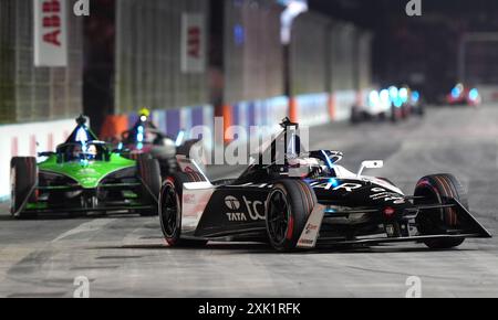 Mitch Evans di Jaguar TCS Racing il primo giorno dell'e-Prix di Londra di Hankook 2024 all'Excel Circuit di Londra. Data foto: Sabato 20 luglio 2024. Foto Stock