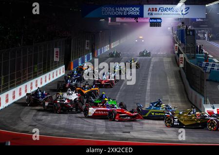 22 ROWLAND Oliver (gbr), Nissan Formula e Team, Nissan e-4ORCE 04, azione, partenza gara durante l'ePrix di Hankook Londra 2024, decimo incontro del Campionato Mondiale ABB FIA Formula e 2023-24, sull'Excel London dal 18 al 21 giugno 2024 a Londra, Regno Unito Foto Stock