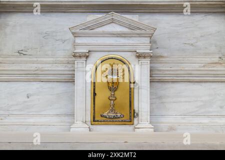 Il tabernacolo con l'Eucaristia nel Duomo di Pavia a Pavia, Italia. Foto Stock