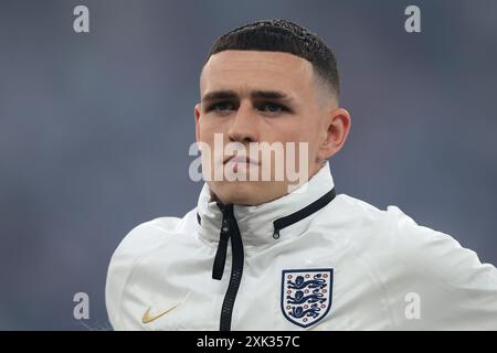 Berlino, Germania. 14 luglio 2024. Phil Foden, l'Inghilterra, guarda durante la formazione prima della finale dei Campionati europei UEFA all'Olympiastadion di Berlino. Foto: Jonathan Moscrop/Sportimage Credit: Sportimage Ltd/Alamy Live News Foto Stock