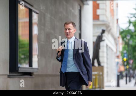 Londra, Inghilterra, Regno Unito. 21 luglio 2024. Il Cancelliere ombra dello SCACCHIERE JEREMY HUNT arriva alla BBC prima di apparire domenica con Laura Kuenssberg. (Credit Image: © Tayfun Salci/ZUMA Press Wire) SOLO PER USO EDITORIALE! Non per USO commerciale! Crediti: ZUMA Press, Inc./Alamy Live News Foto Stock