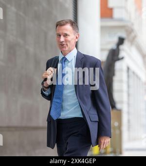 Londra, Inghilterra, Regno Unito. 21 luglio 2024. Il Cancelliere ombra dello SCACCHIERE JEREMY HUNT arriva alla BBC prima di apparire domenica con Laura Kuenssberg. (Credit Image: © Tayfun Salci/ZUMA Press Wire) SOLO PER USO EDITORIALE! Non per USO commerciale! Crediti: ZUMA Press, Inc./Alamy Live News Foto Stock