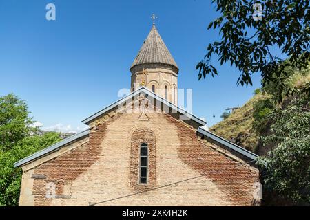 Tbilisi, GEO - 22 GIUGNO 2024: Santa madre di Dio Chiesa di Betlemme o alta Chiesa di Betlemme Tbilisi, Georgia. Costruita come una chiesa armena in Th Foto Stock