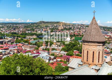 Tbilisi, GEO - 22 GIUGNO 2024: Santa madre di Dio Chiesa di Betlemme o alta Chiesa di Betlemme Tbilisi, Georgia. Costruita come una chiesa armena in Th Foto Stock