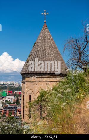 Tbilisi, GEO - 22 GIUGNO 2024: Santa madre di Dio Chiesa di Betlemme o alta Chiesa di Betlemme Tbilisi, Georgia. Costruita come una chiesa armena in Th Foto Stock