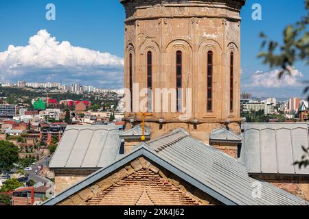 Tbilisi, GEO - 22 GIUGNO 2024: Santa madre di Dio Chiesa di Betlemme o alta Chiesa di Betlemme Tbilisi, Georgia. Costruita come una chiesa armena in Th Foto Stock
