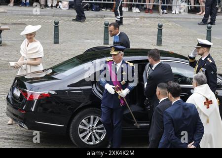 Bruxelles, Belgio. 21 luglio 2024. La regina Matilde del Belgio e il re Filippo - Filip del Belgio arrivano per la messa di te Deum, in occasione della giornata nazionale belga, presso la cattedrale di San Michele e Santa Gudula (Cathedrale des Saints Michel et Gudule/Sint-Michiels- en Sint-Goedele kathedraal) a Bruxelles, domenica 21 luglio 2024. BELGA FOTO NICOLAS MAETERLINCK credito: Belga News Agency/Alamy Live News Foto Stock