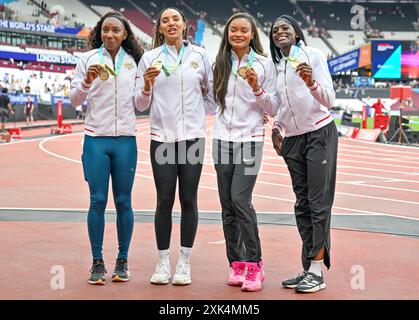 Londra, Regno Unito. 20 luglio 2024. La staffetta 4x100 m femminile del Team England di Birmingham 2022 è stata premiata con le loro legittime medaglie d'oro del Commonwealth in una cerimonia al London Athletics Meet. La squadra inglese, composta da Daryll Neita, Asha Philip, Imani-Lara Lansiquot, Bianca Williams e Ashleigh Nelson, è stata promossa a campioni del Commonwealth durante il Wanda Diamond League London Athletics Meet al London Stadium, Queen Elizabeth Park, Londra, Regno Unito. Crediti: LFP/Alamy Live News Foto Stock