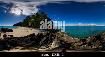 Visualizzazione panoramica a 360 gradi di Panorama a 360° di Muggy Muggy Beach Dunk Island Queensland Australia