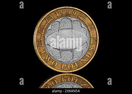 1999 monete bimetalliche da £2 per commemorare la Coppa del mondo di rugby disegnata da Ron Dutton Foto Stock